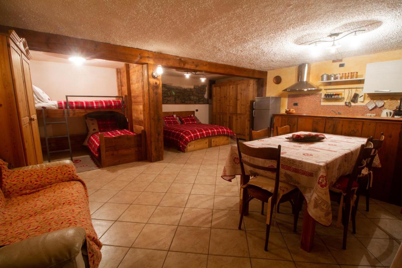 La Maison De Karen The Deer House Gignod Exterior foto